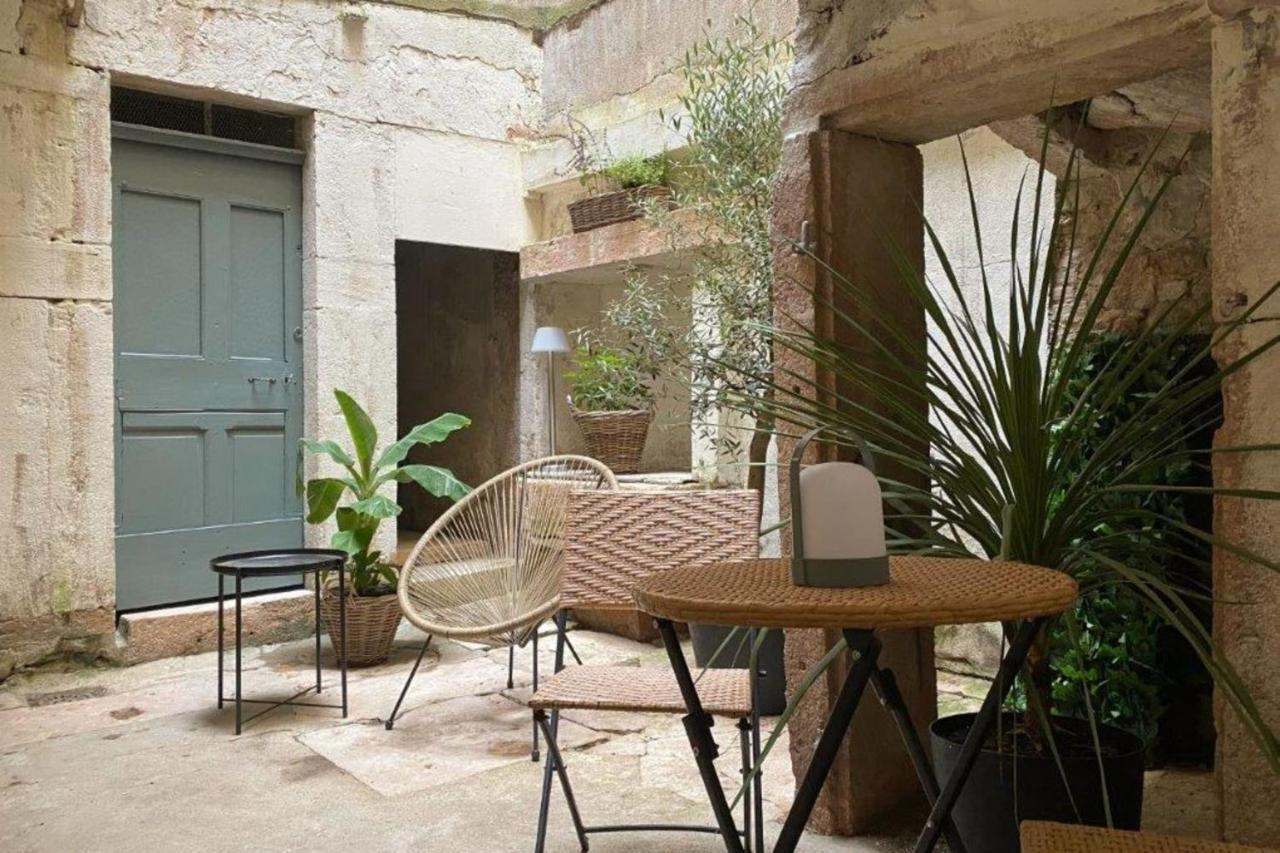 Les Fresques De Leon Apartment Tournus Exterior photo